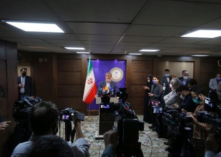 وزیر کشور: امنیت داخلی، اولویت اول وزارت کشور در فضای پیش رو است/ تمام موضوعات و مسائلی که مرتبط با امنیت داخلی است، به صورت مستمر رصد و پیش بینی ها و پیشگیری های لازم در این خصوص صورت گیرد/ شوراهای تامین باید فعال تر از قبل باشند