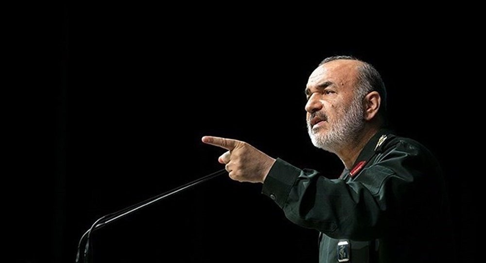فرمانده کل سپاه به آمریکاییها: منافعتان در منطقه را به آتش میکشیم