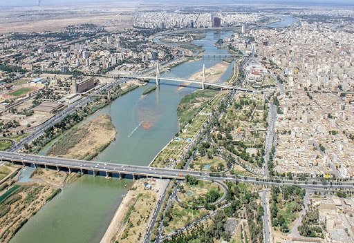 شهرداری اهواز و قرارگاه خاتم برای محرومیت زدایی پای کار هستند/سیاه نمایی موجب ناامیدی مردم می‌شود