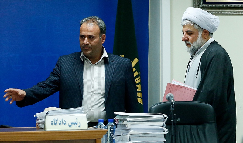 خروج قاضی مقیسه و غضنفرآبادی از دادگاه انقلاب