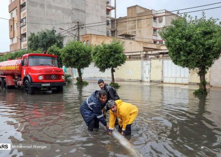 کمک های مردمی و بسیج به مناطق آبگرفته اهواز