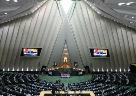 جنجال یک احمدی نژادی در صحن مجلس بخاطر اردوغان /نمایندگان آذری: صحن را ترک می کنیم/نایب رئیس مجلس: انصاف را رعایت کنید