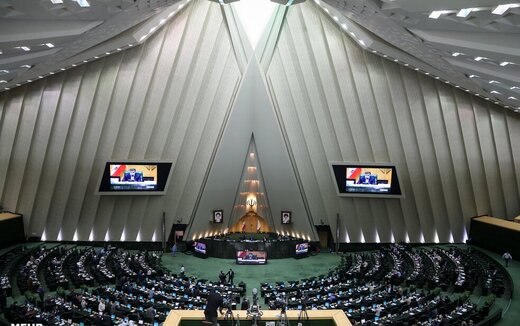 جنجال یک احمدی نژادی در صحن مجلس بخاطر اردوغان /نمایندگان آذری: صحن را ترک می کنیم/نایب رئیس مجلس: انصاف را رعایت کنید