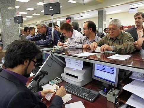 چرا در روزهای کرونایی بانکها شلوغ هستند؟