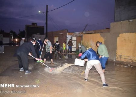 ۱۵۰۰ جهادگر در مناطق آب‌گرفته اهواز و بندرامام خدمات‌رسانی کردند