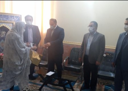 ۳۰ سری جهیزیه به نوعروسان کمیته امداد مسجدسلیمان اهدا شد
