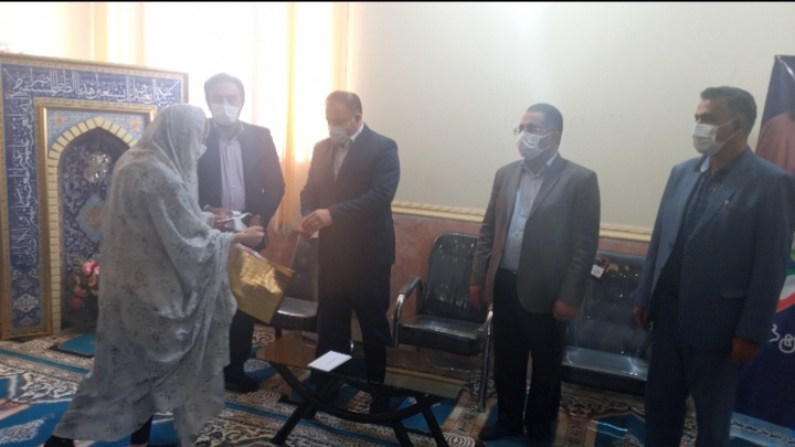 ۳۰ سری جهیزیه به نوعروسان کمیته امداد مسجدسلیمان اهدا شد