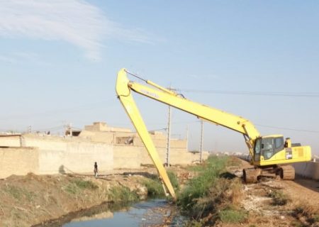 خدمات رسانی شرکت توسعه نیشکر برای رفع آبگرفتگی در شهرستان کارون