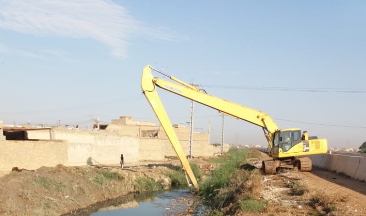 خدمات رسانی شرکت توسعه نیشکر برای رفع آبگرفتگی در شهرستان کارون