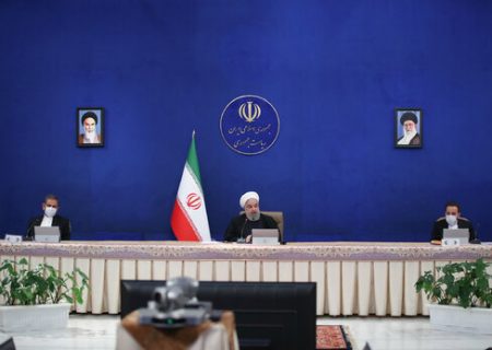 انتقادات بی پرده روحانی از منتقدان دولت /کسی حق ندارد عنوان ریاست جمهوری را تخریب کند /رهبری هر هفته باید توصیه به اخلاق کنند؟