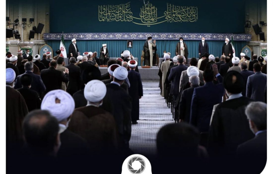 گزارش تصویری دیدار میهمانان کنفرانس وحدت اسلامى‌ و جمعی از مسئولان نظام با مقام معظم رهبری