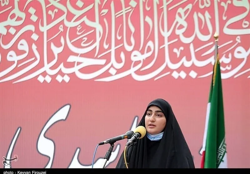 زینب سلیمانی: شهیده اسدی به جوانمردی معنا بخشید  / مادران‌ سرزمینم‌ ‌خواب را از چشمان دشمنان خواهند ربود/  پدرم همیشه بر گوشه چادر عفت ‌مادران شهدا بوسه می‌زد