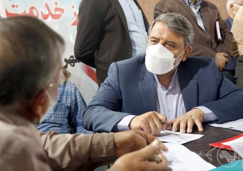 با حضور شهردار و اعضای شورای اسلامی شهر: میز خدمت با موضوع پیگیری مطالبات مردمی در حوزه عمران و ترافیک برگزار شد