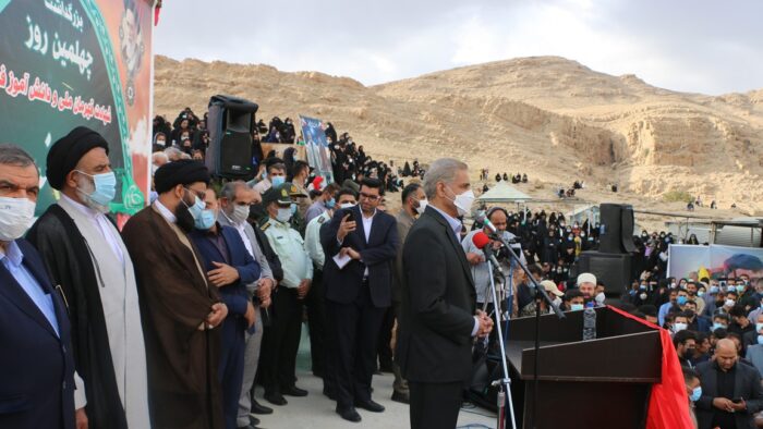 استاندار در آئین چهلم شهید علی لندی نوجوان فداکار ایذه ای بیان کرد؛ سرزمین خوزستان صاحب فرزندانی است که جان خود را برای دفاع از ایران فدا میکنند
