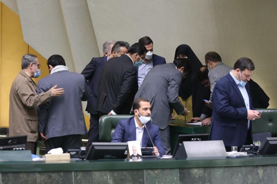 مهندس یوسفی در تذکر شفاهی:  اگر وزیر کشور بعد از جلسات سیاسی خود وقت کردند به وظایف خود در قبال اجرای قوانین بر زمین مانده عمل کنند/ریاست دانشگاه آزاد به وضعیت پرسنل خ