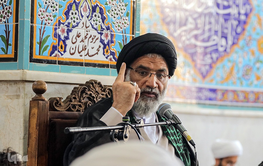 نماینده ولی فقیه در استان خوزستان: اگر بعضی از این مسئولین یک ماه حقوقشان عقب بیفتد چه می‌کنند؟