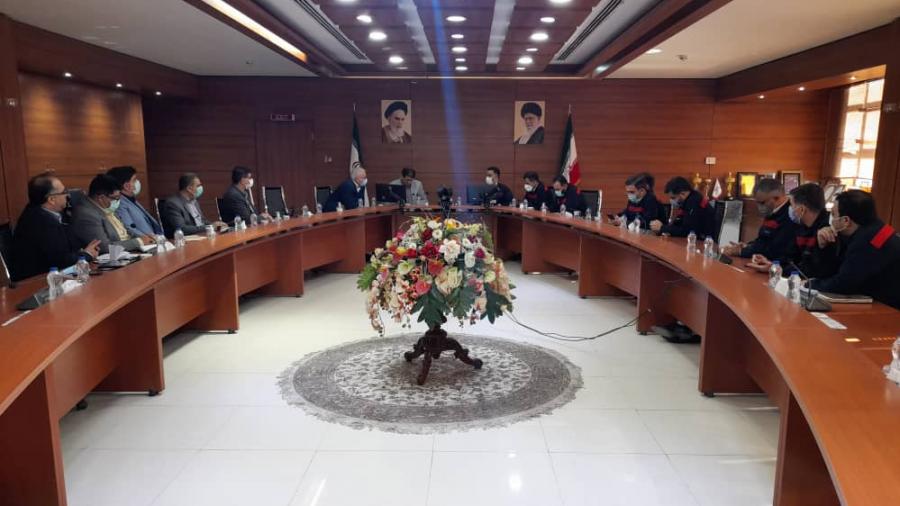 در نشست مدیران بانک ملی خوزستان و مدیران فولاد اکسین مطرح شد: حمایت سهامداران برای راه اندازی طرح فولادسازی فولاد اکسین ضروری ست
