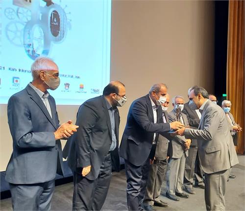 به انتخاب انجمن آهن و فولاد ایران؛ معاون بهره‌بردای فولاد خوزستان، کارشناس برگزیده سال ۱۴۰۰ فولاد شد