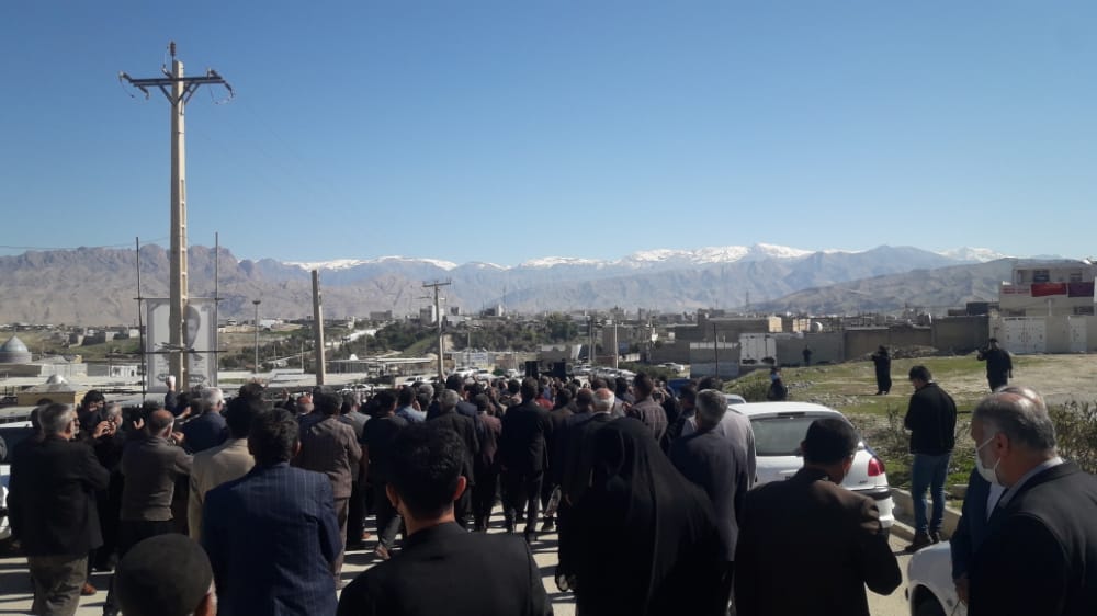 بمناسبت ولادت مولای متقیان و روز پدر جمعی از اهالی چم سیدمحمد میداودپتک و باغملک در کنار مرقد شادروان سیدعباس موسوی جمع شدند و یاد وی را گرامی داشتند