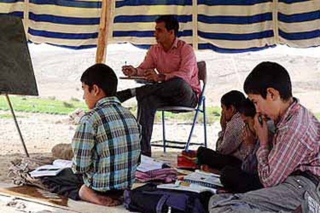 به کارگیری سرباز معلمان رشتههای مرتبط با آموزش در عشایر خوزستان