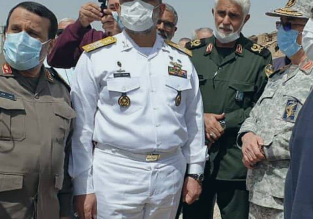 رئیس ستاد کل نیروهای مسلح از مناطق عملیاتی دفاع مقدس آبادان و خرمشهر دیدن کرد