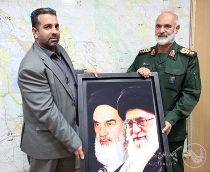دیدار مدیر کل ارتباطات و امور بین الملل شهرداری اهواز با سردار خادم سید الشهدا