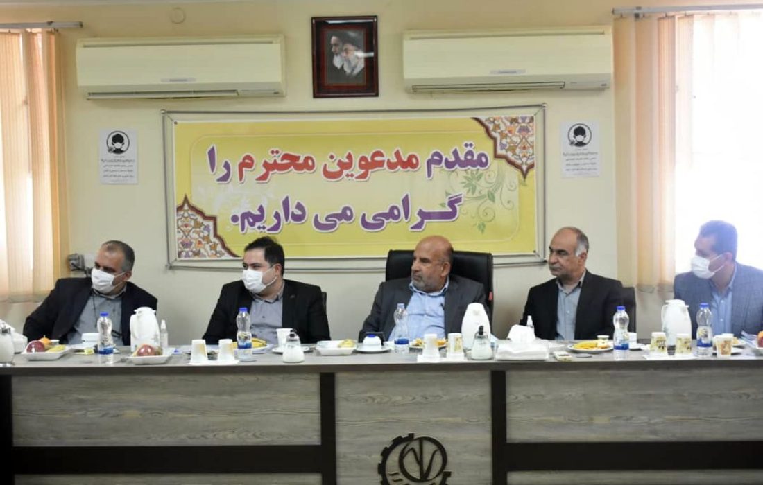 عیدانه‌ای با طعم شیرین قدردانی از کارکنان و تاکید بر تلاش برای تحقق شعار سال