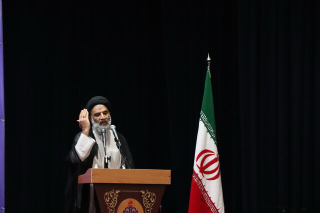 امام جمعه اهواز:   هر کسی در حادثه متروپل آسیب دیده، باید به حق و حقوق خود برسد