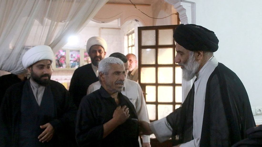 حضور نماینده ولی فقیه و فرمانده سپاه خوزستان در منزل جانباختگان متروپل