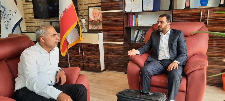 در جلسه نماینده اهواز با مدیرعامل اموال تملیکی کشور انجام گرفت؛  پیگیری مهندس یوسفی برای فروش ماشین آلات با قیمت مناسب از سوی اموال تملیکی به راهداری، شهرداری هاو آب و فاضلاب استان
