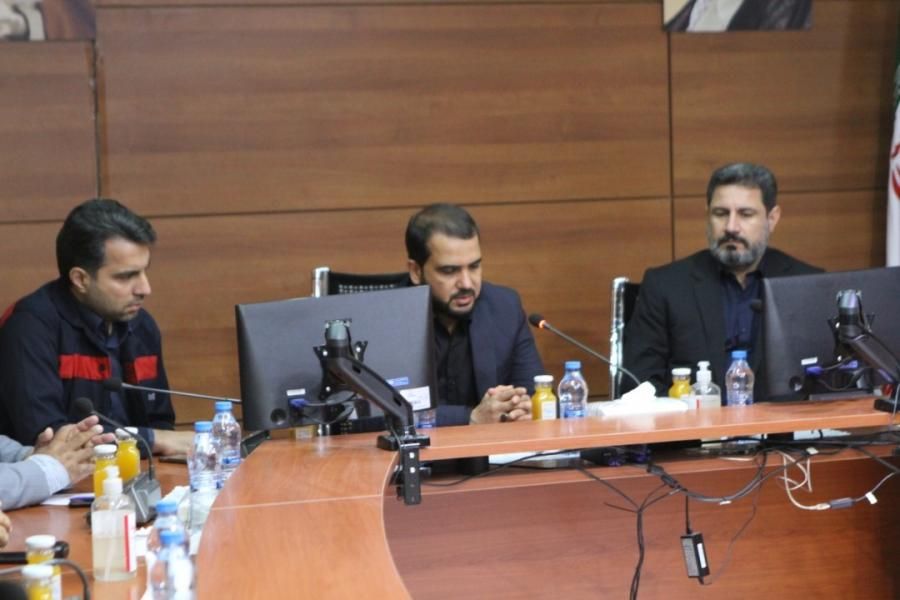 نشست مشترک مهندس یوسفی به همراه مدیرکل راه و شهرسازی با مدیرعامل و اعضای هیأت مدیره شرکت فولاد اکسین اهواز