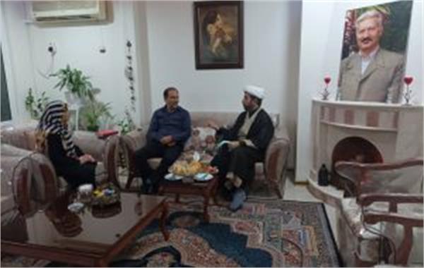 دیدار مدیرکل فرهنگ و ارشاد اسلامی خوزستان با خانواده شاعر فقید خوزستانی