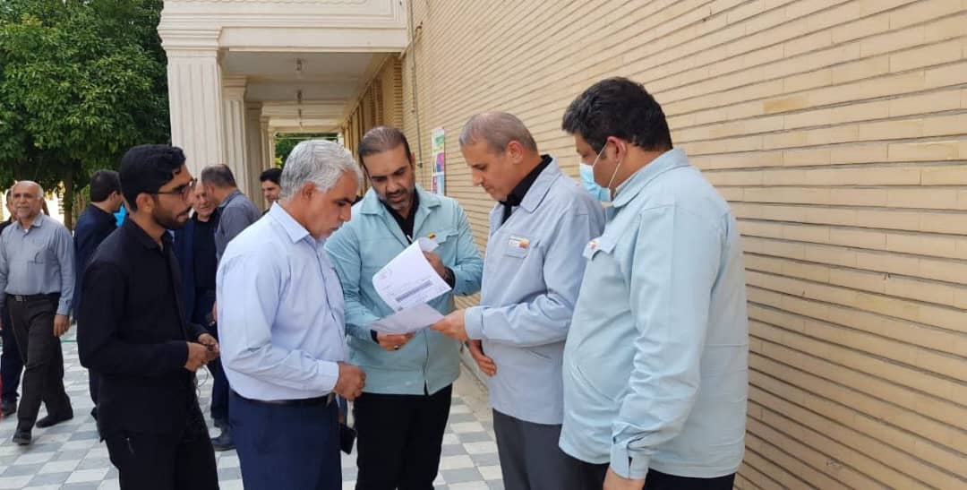 طاهری رئیس هیئت مدیره شرکت فولاد خوزستان در جمع سیل زدگان باغملک خبر داد:  شرکت فولاد خوزستان، اولین شرکت یاری‌رسان به مردم شریف باغملک در پی بروز بحران مونسون
