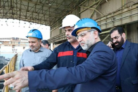 سرپرست وزارت تعاون کار و رفاه اجتماعی وضعیت کارخانه فولاد اکسین خوزستان را بررسی کرد