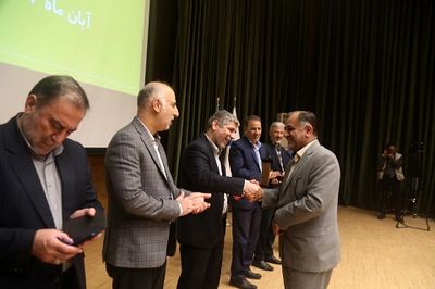 تقدیر از مدیر عامل سازمان آب و برق خوزستان در هفته آموزش