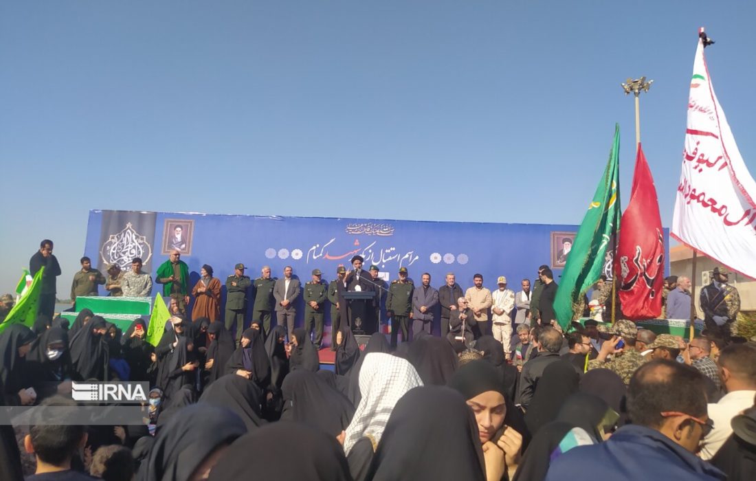 امام جمعه اهواز: دشمن با تبلیغ سوء قصد ضربه زدن به انقلاب را دارد