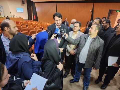 وزیر راه و شهرسازی در جمع خبرنگاران؛ برنامه ریزی برای تکمیل کریدورهای حمل ونقلی در توافق با سرمایه گذاران