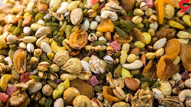 رییس اتحادیه آجیل فروشان اهواز:استقبال مردم از خرید آجیل یلدا کم است