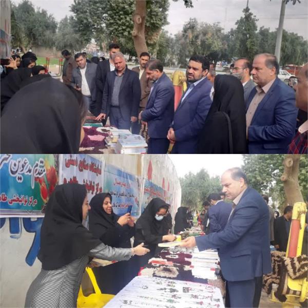 در نمایشگاه توامندی معلولان در گتوندکتاب به مخاطبان اهدا شد