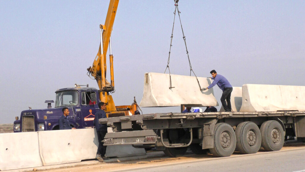در راستای مسئولیت‌های اجتماعی صنعت نیشکر؛ جاده اهواز-آبادان با «نیوجرسی»‌های ساخت نیشکر ایمن می‌شود