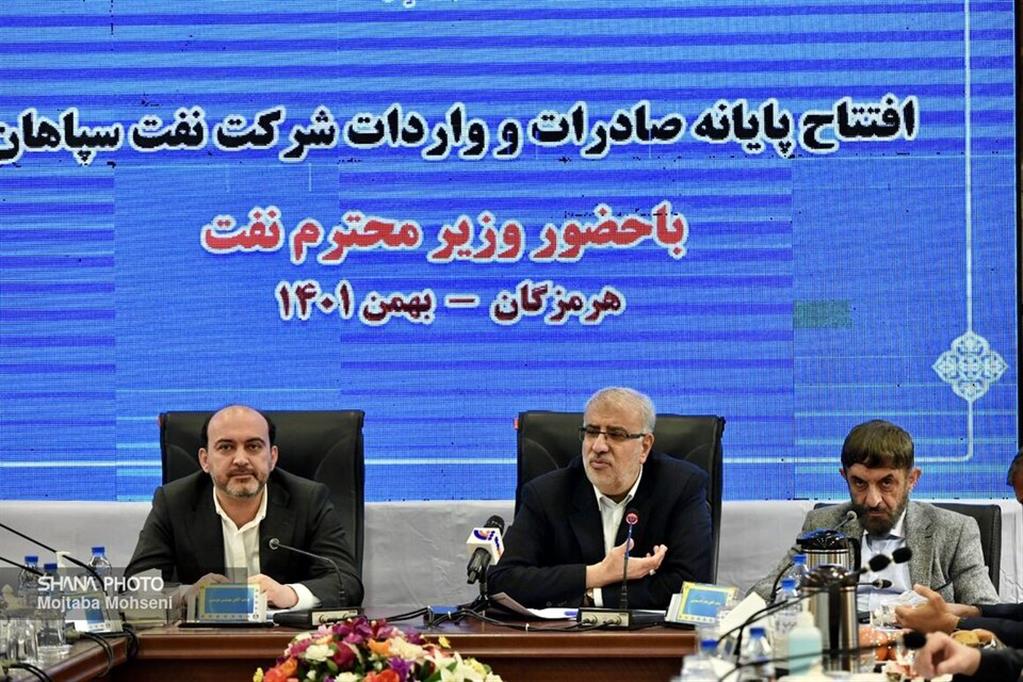 وزیر نفت تأکید کرد صادرات نفت‌خام و اجرای طرح‌های توسعه‌ای صنعت نفت با وجود شدیدترین تحریم‌ها