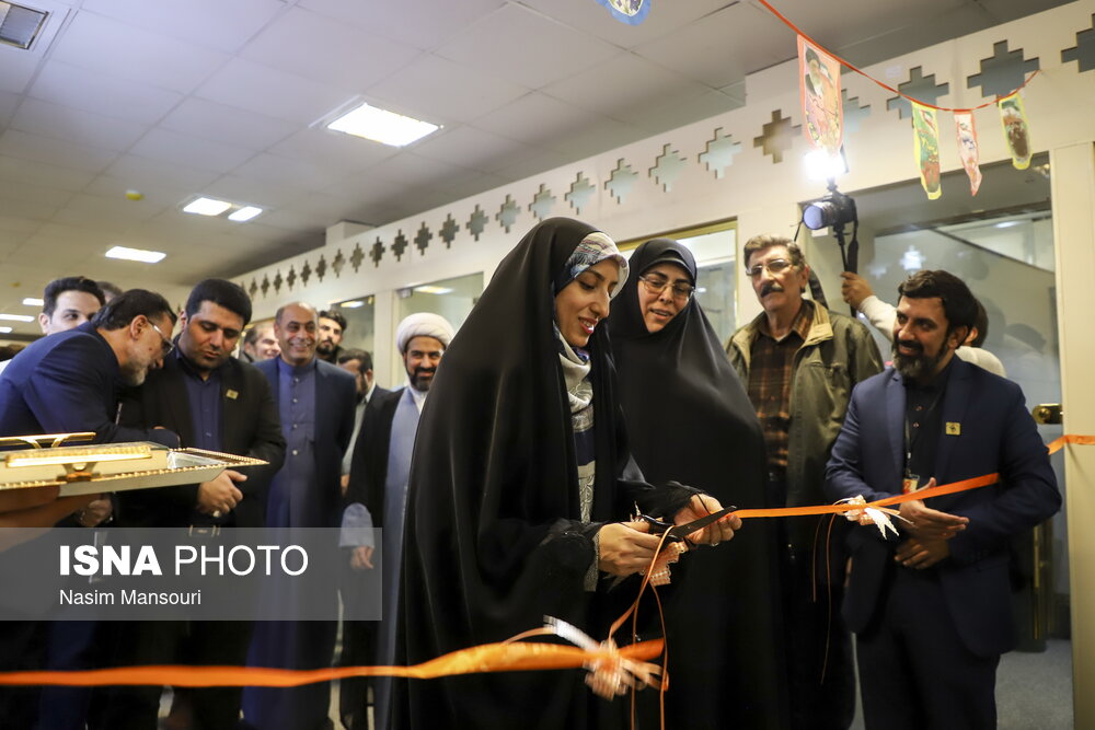 افتتاح نمایشگاه پانزدهمین جشنواره هنرهای تجسمی فجر خوزستان