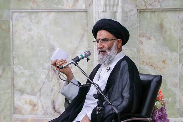 نماینده ولی فقیه در خوزستان: سواد رسانه ای به فرزندان آموزش داده شود