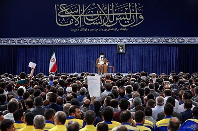 رهبر انقلاب اسلامی: اقتصاد كشور ستون فقراتش تولید است/ستون فقرات تولید هم كارگر است