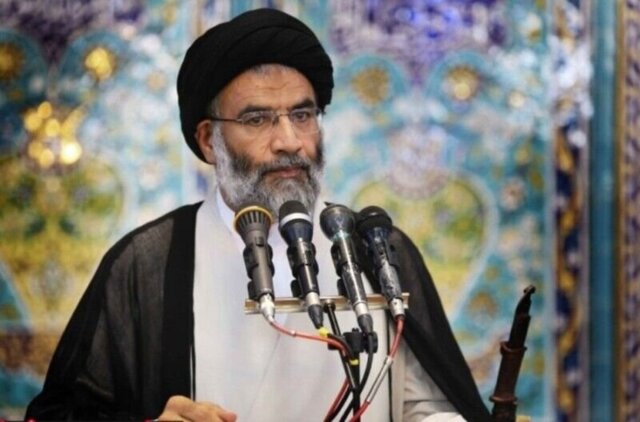 امام جمعه اهواز: بانک مرکزی نباید از نرخ بازار آزاد ارز و قاچاق ارز تبعیت کند