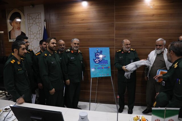 رونمایی از پوستر «جام رسانه امید خوزستان» توسط فرمانده کل سپاه