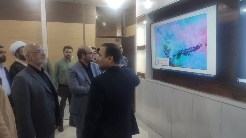 بازدید استاندار خوزستان از اداره کل هواشناسی استان