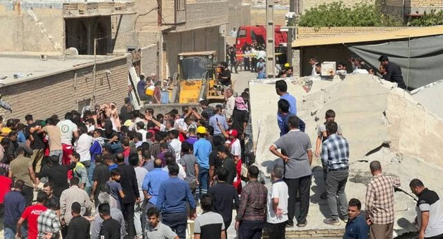 معاون امداد و نجات جمعیت هلال احمر خوزستان خبر داد اعزام ۲ تیم ارزیاب به محل حادثه انفجار گاز در شادگان/شهروندان از حضور در محل حادثه خودداری کنند
