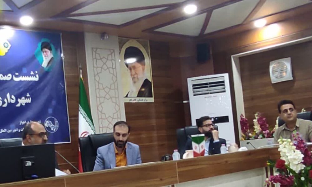 معاون مالی اقتصادی شهرداری اهواز : جذب سرمایه گذار در حوزه حمل و نقل اولویت ما است / تحقق ۸۰ درصدی بودجه شهرداری اهواز در سال گذشته