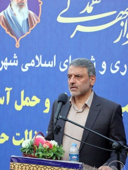 شهردار اهواز در آیین رونمایی از خودروهای پخش آسفالت اعلام کرد: هر هفته یک پروژه را تقدیم شهروندان خواهیم کرد
